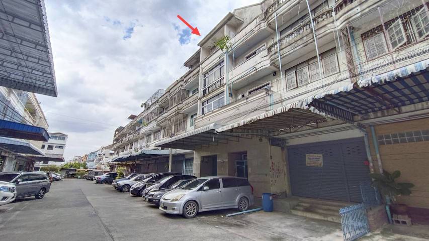  commercial building for sale