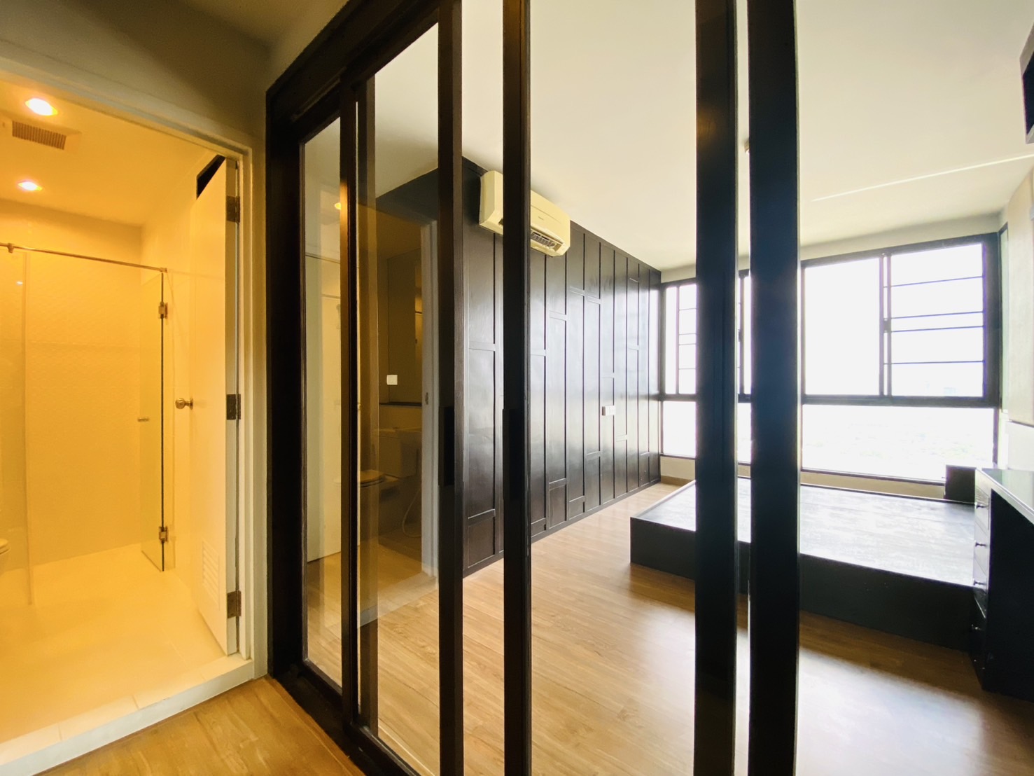Walk-in closet ใน Master bedroom เอกลักษณ์เฉพาะของ 2 bed ที่มีขนาด 63 ตารางเมตร