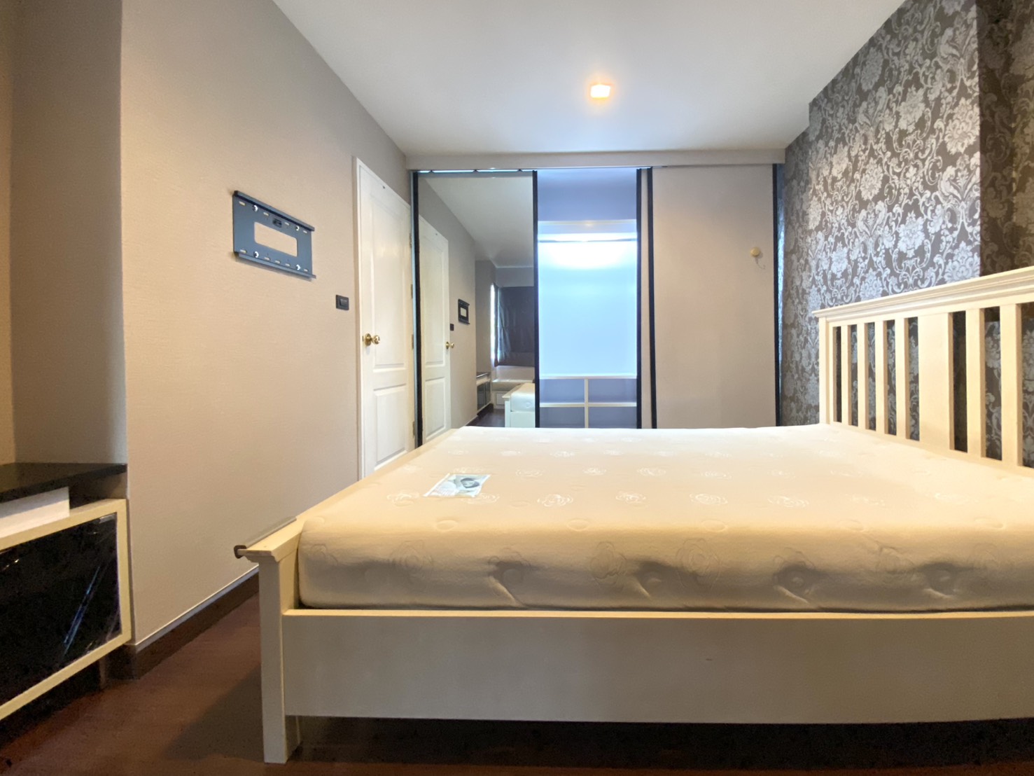 ห้องนอนกว้าง ระเบียงกว้าง หันทิศใต้