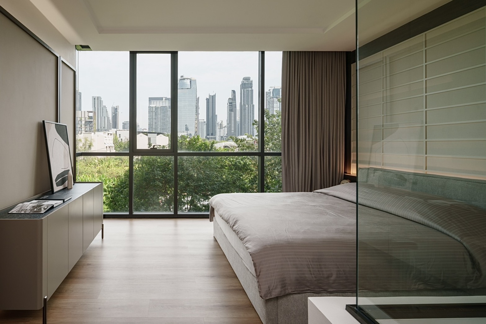 Master Bedroom กว้างมาก พร้อมอ่างอาบน้ำแบบ Multi Function