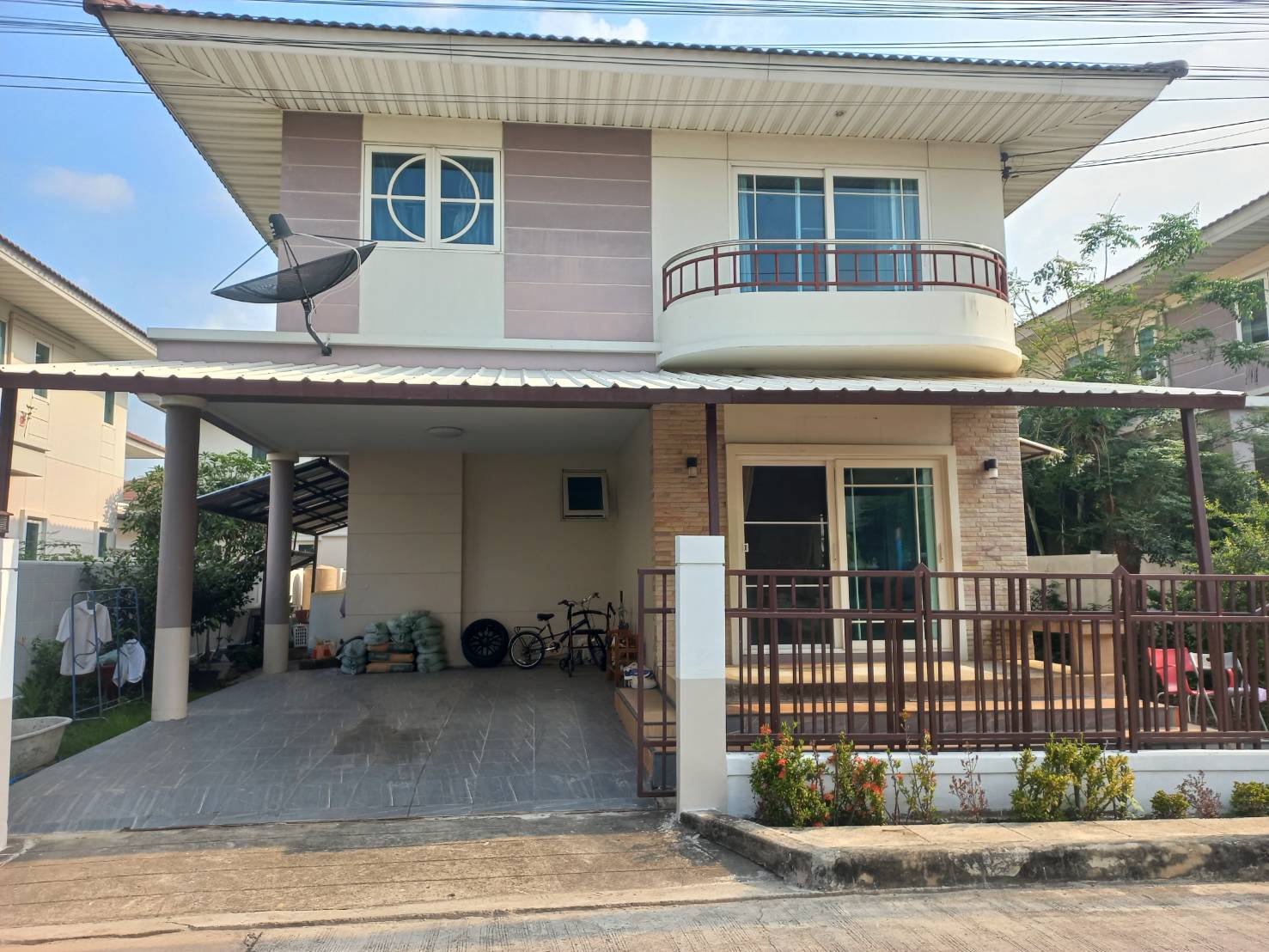บ้านพร้อมเฟอร์นิเจอร์ 8 นาที ถึงสนามบินสุวรรณภุมิ 15 นาทีถึงพระราม 9