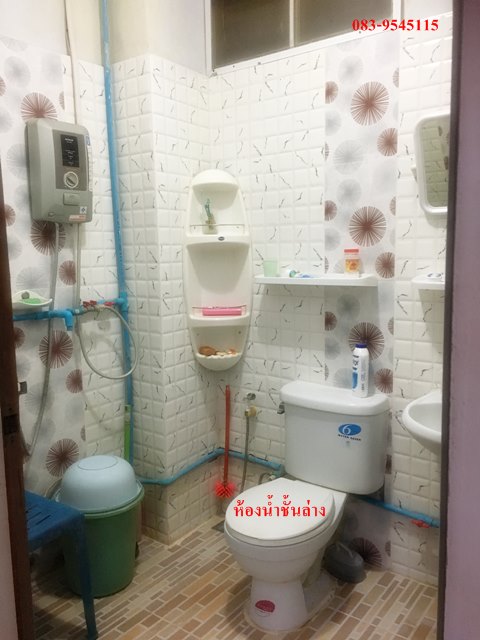 ห้องน้ำชั้นล่าง